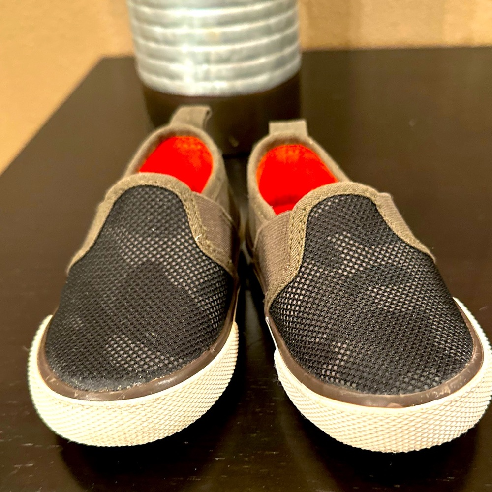 Cat & Jack camo slip-ons 5c